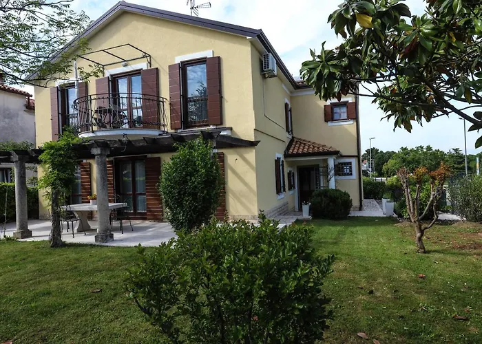 Klaudia 4 Stars Appartement *